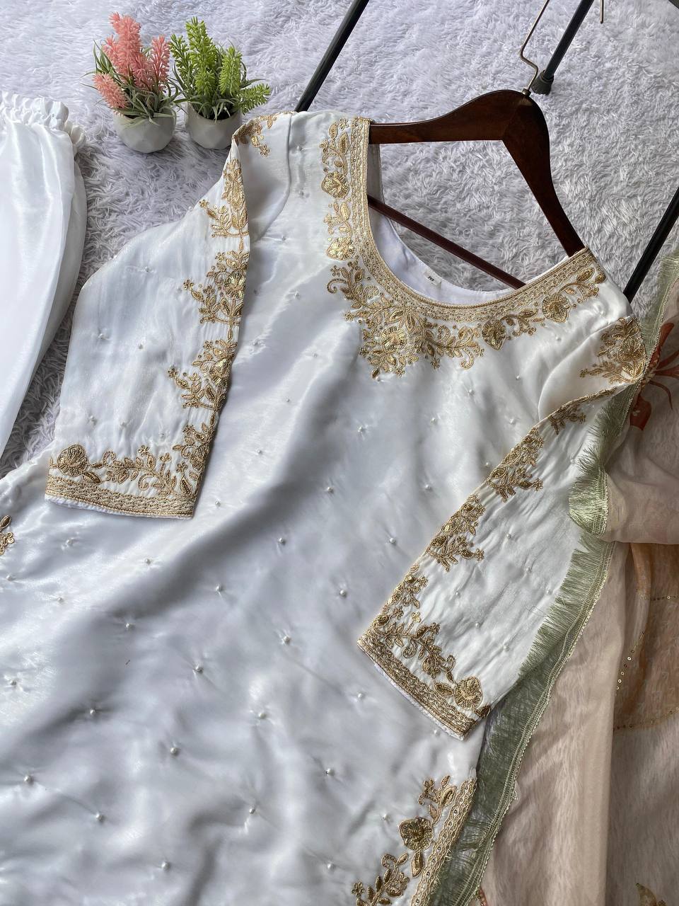The Royal Crimson Heritage Embroidered Set