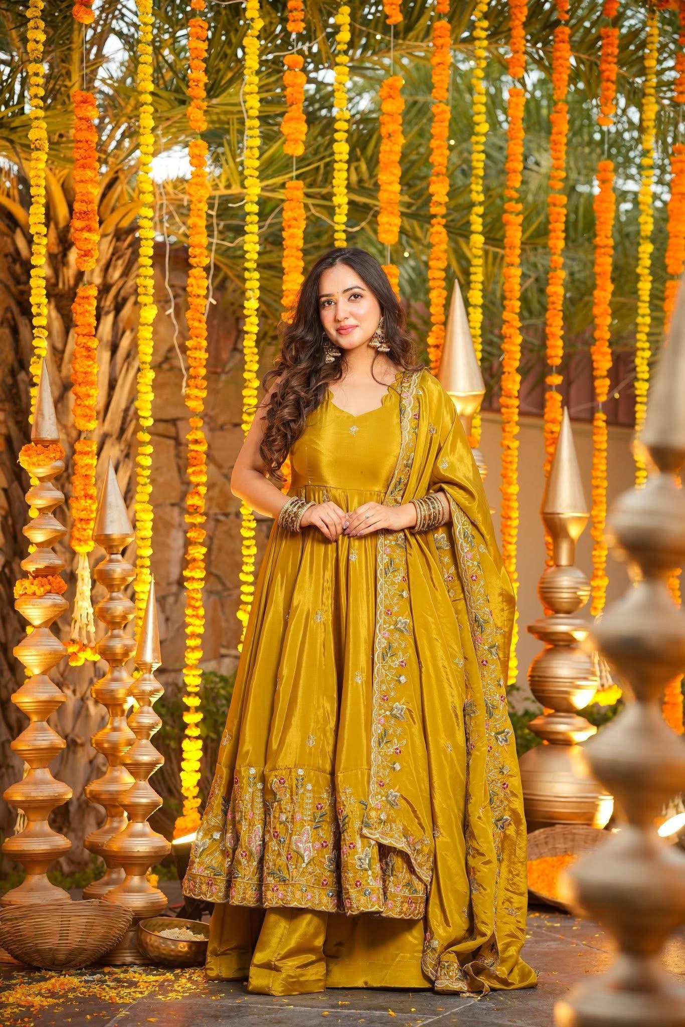 Editorial Wine Botanical-Border Anarkali